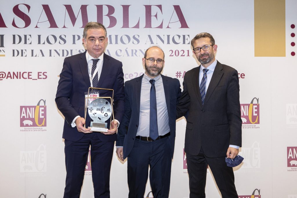 Foto de Emcesa recibe el Premio Anice 2021 en la Categoría ‘José