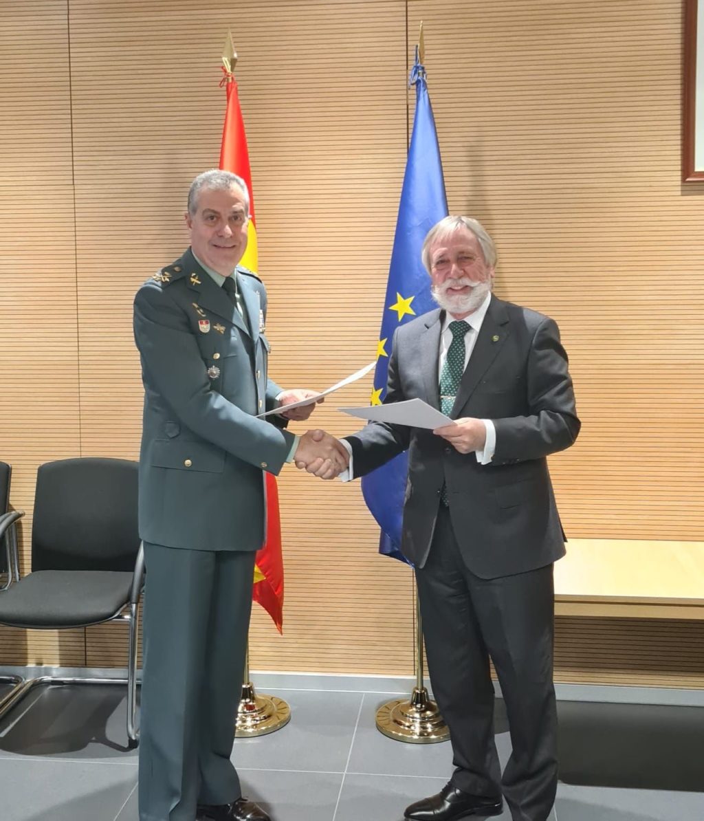 Foto de Firma acuerdo Guardia Civil y Marinas de España