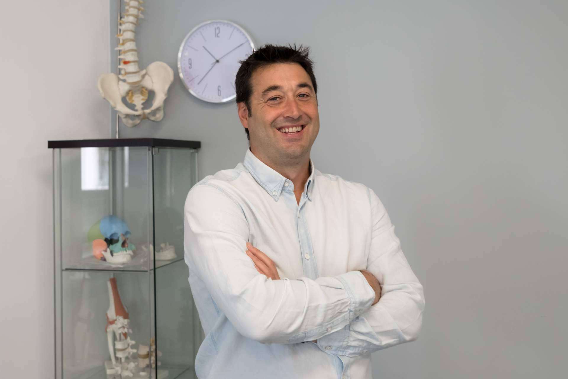 El Dr. Juan Miragaya publica ‘Masaje profesional para todos’, un libro que invita a descubrir el arte y la ciencia del masaje además de una posible carrera profesional.