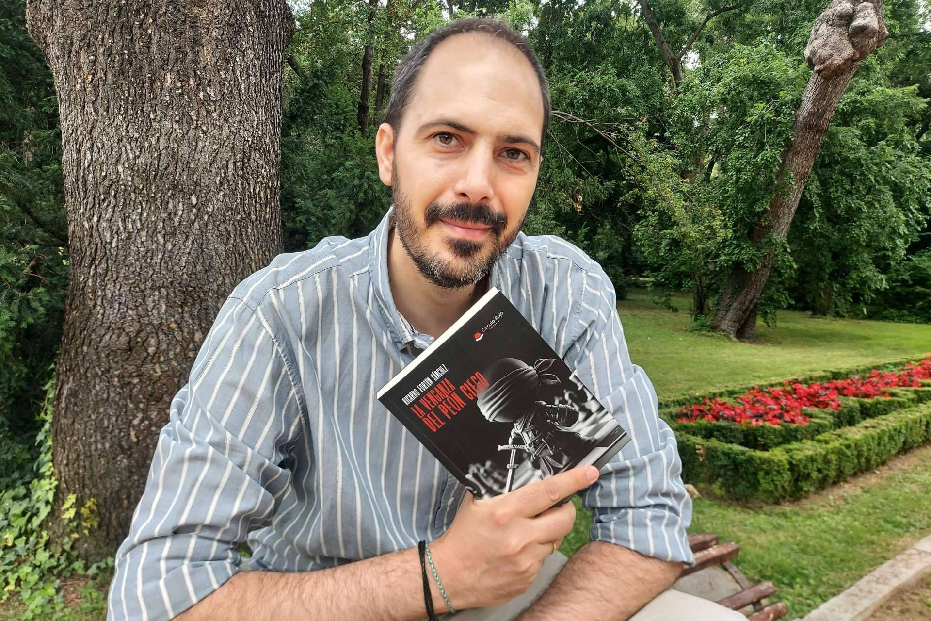 Ricardo Fortún Sánchez publica ‘La venganza del peón ciego’, una obra de suspense que rompe con los moldes habituales de este género.