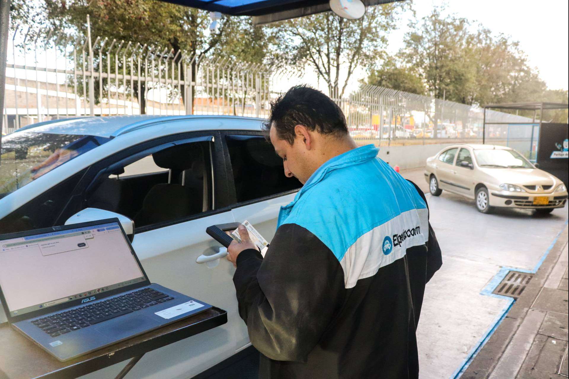 Servicios especializados en peritaje vehícular para particulares y empresas