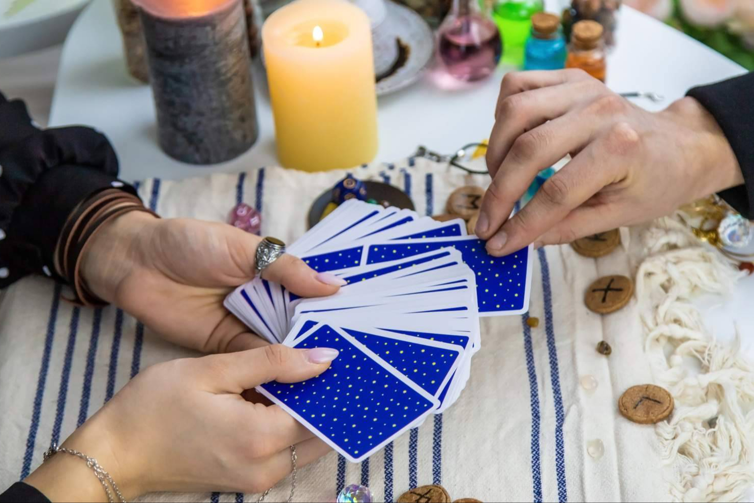 Cartomancia o tarot; claves para elegir la lectura que mejor se adapta a cada persona