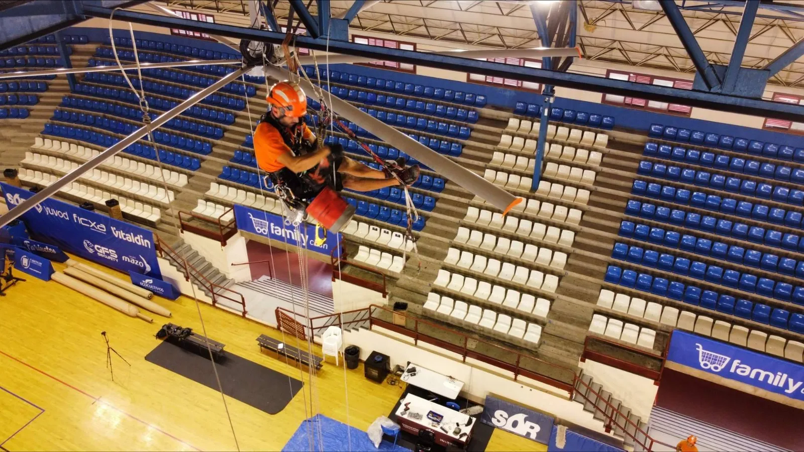 La ventilación industrial de Lfans optimiza la distribución del aire en un gran recinto deportivo